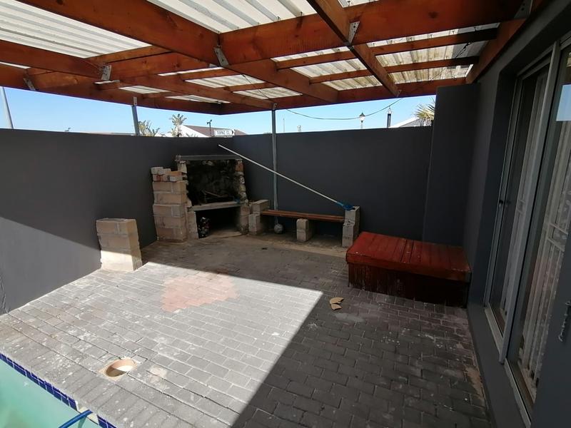 To Let 2 Bedroom Property for Rent in Pelikan Park Western Cape